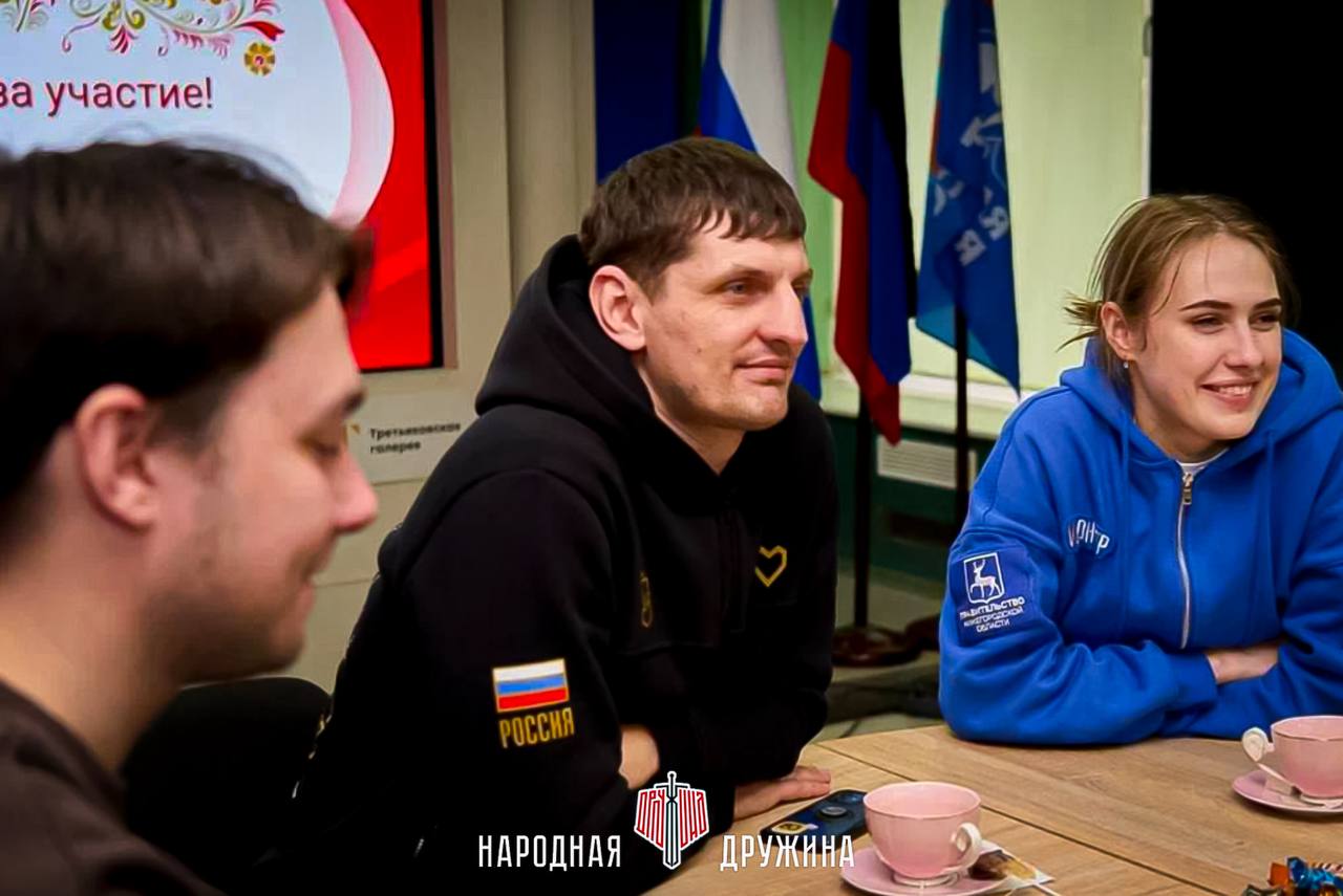 На пути к общим целям!. Дружинники Мангуша встретились с волонтёрами Дома народного единства, где участники поделились своим опытом добровольческой деятельности На пути к общим целям!. Дружинники Мангуша встретились с волонтёрами Дома народного единства, где участники поделились своим опытом добровольческой деятельности