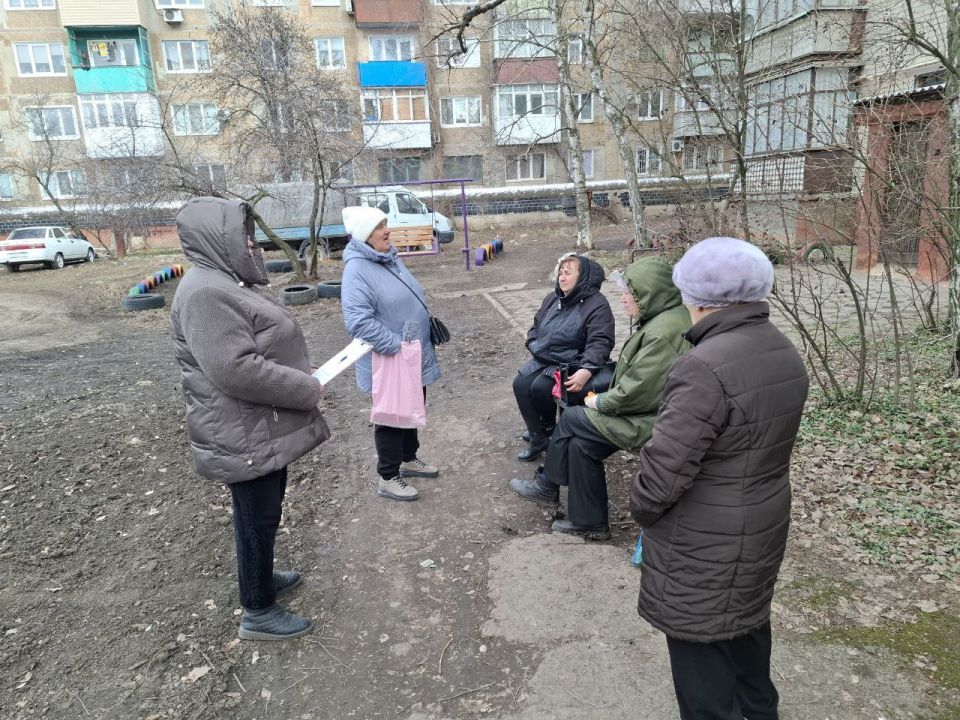 Роман Конев: В Горловке, в Калининском районе, партия «Единая Россия» активно работает над улучшением жизни в многоквартирных домах Роман Конев: В Горловке, в Калининском районе, партия «Единая Россия» активно работает над улучшением жизни в многоквартирных домах