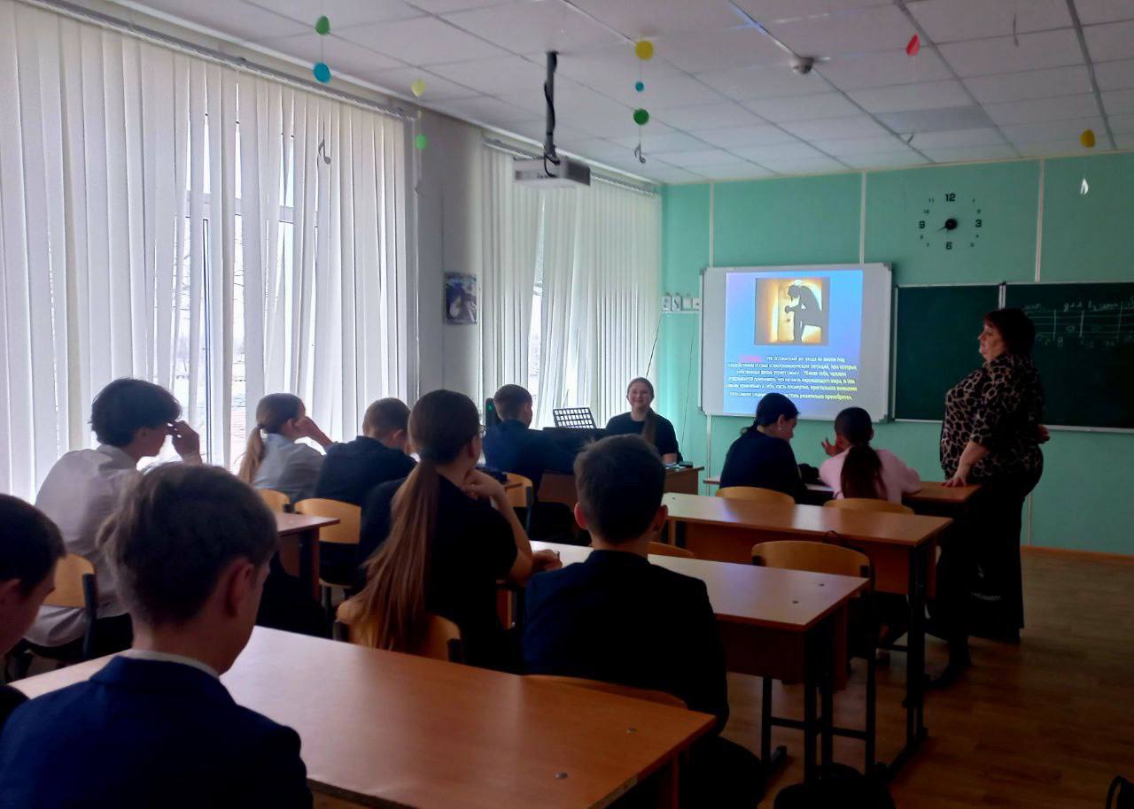16 марта с учащимися Тельмановской гимназии классные руководители провели тематические беседы по профилактике суицида в молодежной среде