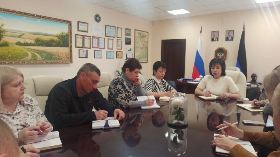 Наталья Великодная: Сегодня провела продуктивную встречу с секретарями первичных отделений Тельмановского местного отделения Партии «ЕДИНАЯ РОССИЯ » Наталья Великодная: Сегодня провела продуктивную встречу с секретарями первичных отделений Тельмановского местного отделения Партии «ЕДИНАЯ РОССИЯ »