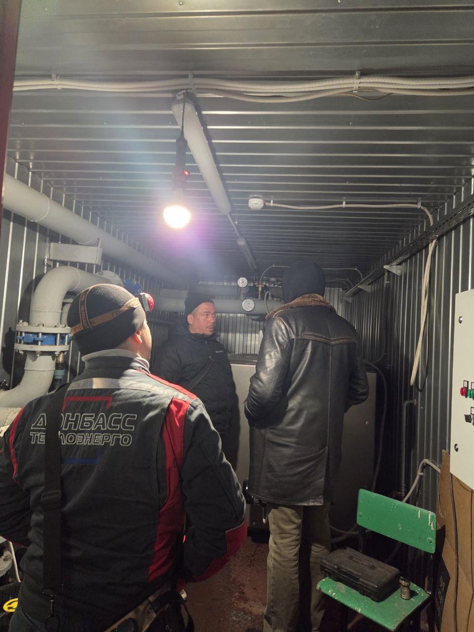 Аварийщики Колымы помогли подключить еще одну модульную котельную в городе Кировское