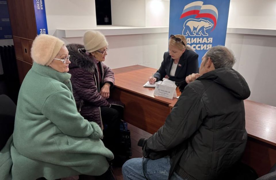 Депутаты Народного Совета провели приемы жителей Республики в общественной приемной партии «Единая Россия» Депутаты Народного Совета провели приемы жителей Республики в общественной приемной партии «Единая Россия»
