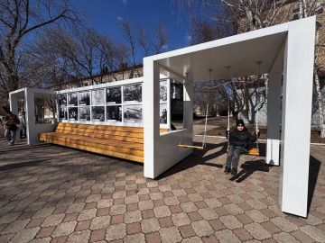 В городах ДНР организовали выставку, посвященную актерам театра и кино