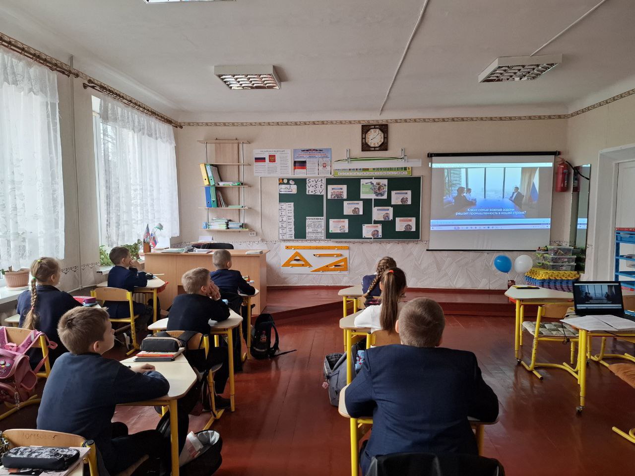 В ГБОУ «Мироновская школа №10» прошла традиционная линейка В ГБОУ «Мироновская школа №10» прошла традиционная линейка