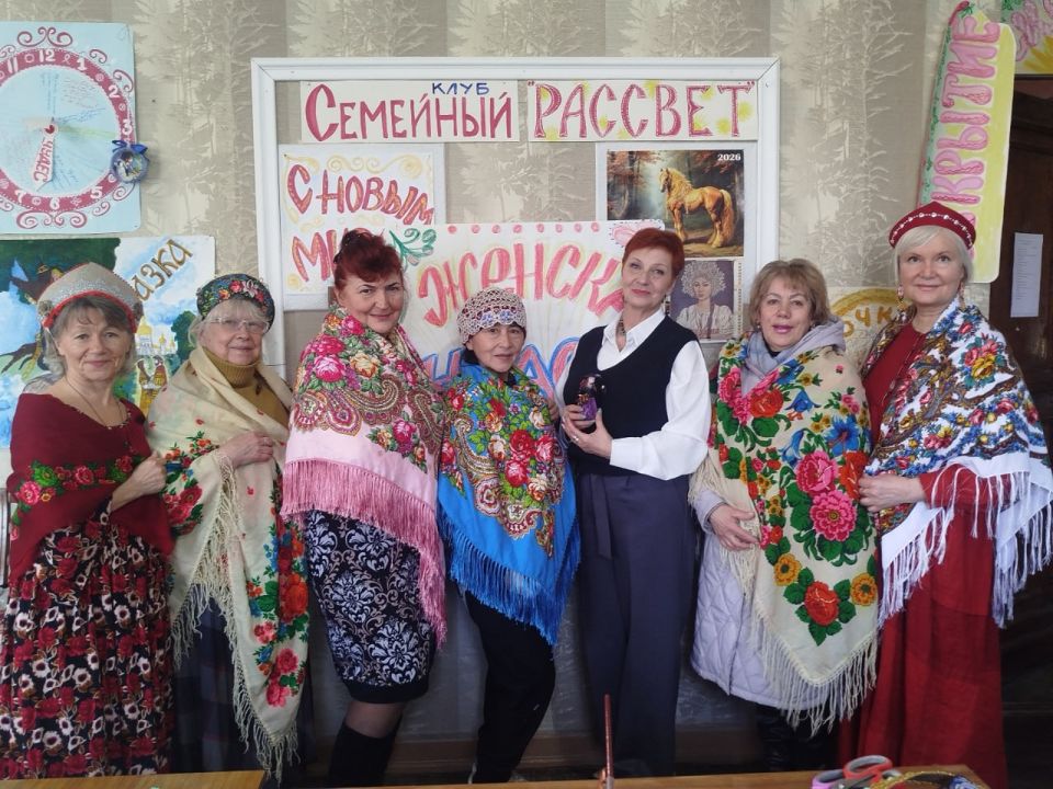 «ЖЕНСКАЯ КРАСА». 15 марта 2026 года, в семейном клубе «Рассвет» МБУ «Дворец культуры имени Владимира Маяковского городского округа Торез» состоялся мастер - класс в рамках проекта «Сохраняя народные традиции» - «Женская... «ЖЕНСКАЯ КРАСА». 15 марта 2026 года, в семейном клубе «Рассвет» МБУ «Дворец культуры имени Владимира Маяковского городского округа Торез» состоялся мастер - класс в рамках проекта «Сохраняя народные традиции» - «Женская...