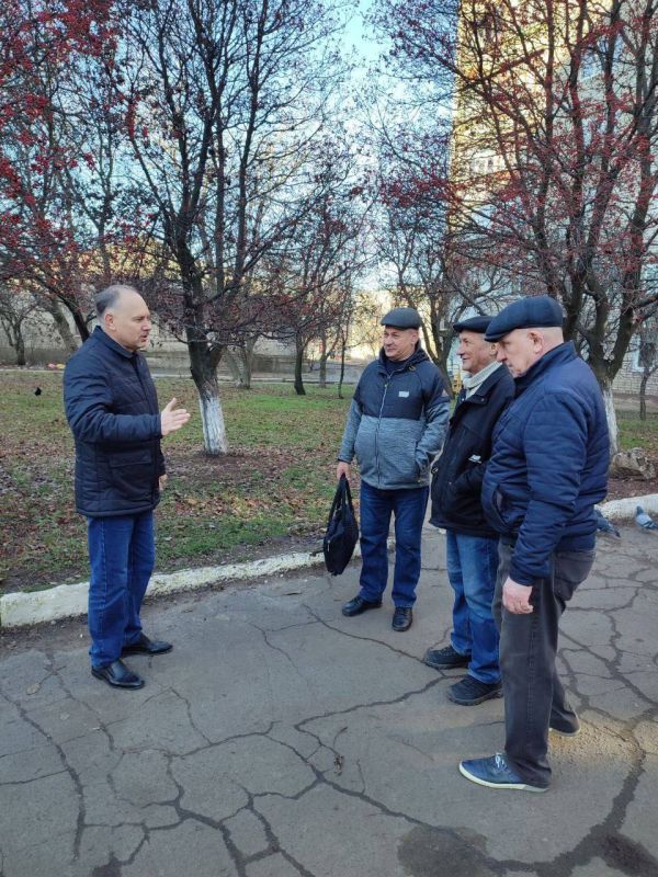 16 марта 2026 года депутаты Ясиноватского муниципального совета от фракции «ЕДИНАЯ РОССИЯ» — Николай Коляденко, Юрий Захаров и Сергей Куксенко в рамках исполнения поручения Главы Донецкой Народной Республики Дениса Пушилина... 16 марта 2026 года депутаты Ясиноватского муниципального совета от фракции «ЕДИНАЯ РОССИЯ» — Николай Коляденко, Юрий Захаров и Сергей Куксенко в рамках исполнения поручения Главы Донецкой Народной Республики Дениса Пушилина...