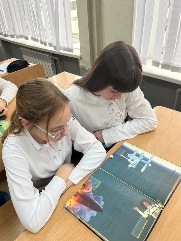 В школах Старобешевского округа прошли внеурочные занятия «Разговоры о важном» на тему «Заводы России» В школах Старобешевского округа прошли внеурочные занятия «Разговоры о важном» на тему «Заводы России»