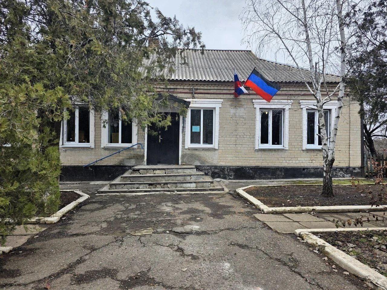 Новый Уренгой помог заменить окна в здании администрации села Октябрьское в Волновахском округе Новый Уренгой помог заменить окна в здании администрации села Октябрьское в Волновахском округе