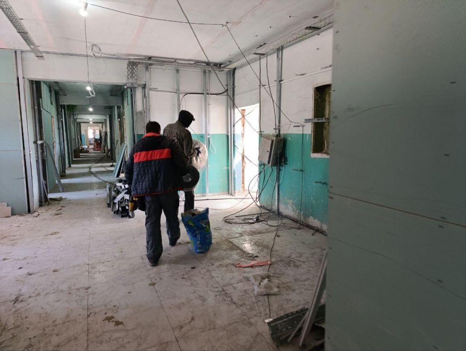 Подмосковные строители продолжают капитальный ремонт в Центральной районной больнице в пгт Тельманово Подмосковные строители продолжают капитальный ремонт в Центральной районной больнице в пгт Тельманово
