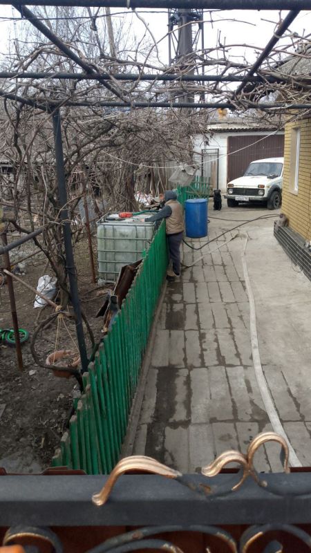 В Кировском внутригородском районе при поддержке региона-шефа Московская область продолжается подвоз воды для жителей домов, в которые в установленный графиком день не поступила вода В Кировском внутригородском районе при поддержке региона-шефа Московская область продолжается подвоз воды для жителей домов, в которые в установленный графиком день не поступила вода