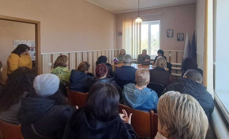 Виталий Золотнюк провел встречу с педагогическим коллективом МБОУ дополнительного образования детей «Дворец детского и юношеского творчества Кировского района города Донецка» Виталий Золотнюк провел встречу с педагогическим коллективом МБОУ дополнительного образования детей «Дворец детского и юношеского творчества Кировского района города Донецка»