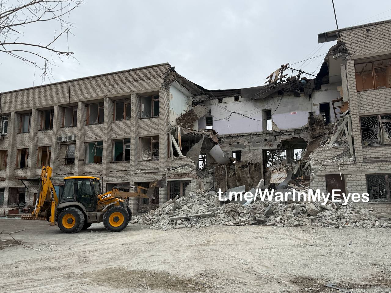 Последствия прилета двух ударных БПЛА самолетного типа по зданию Почты Донбасса в пгт Последствия прилета двух ударных БПЛА самолетного типа по зданию Почты Донбасса в пгт