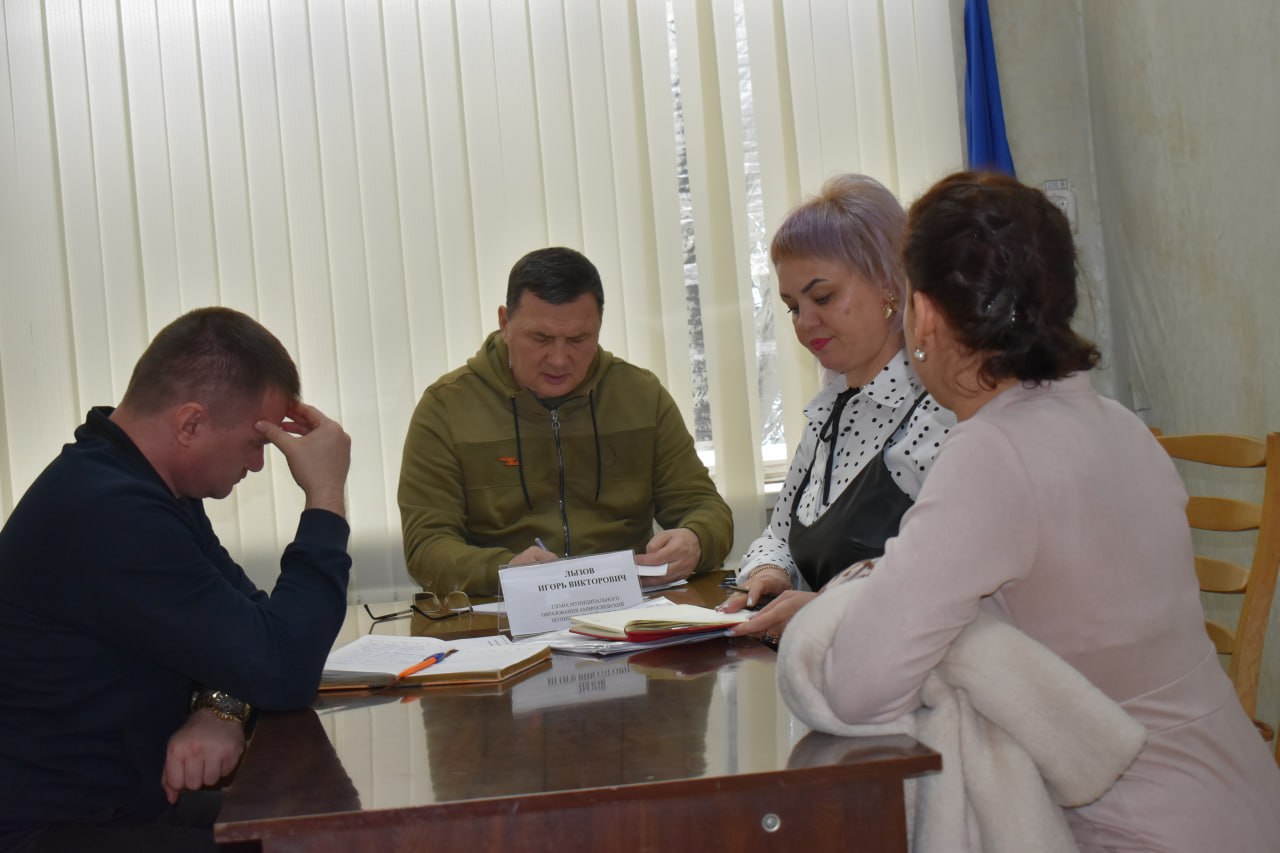 Игорь Лызов: На личный приём поступили обращения коммунального и социального характера от жителей города Амвросиевка Игорь Лызов: На личный приём поступили обращения коммунального и социального характера от жителей города Амвросиевка