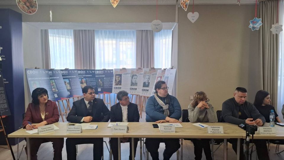 В филиал Дома народов России в Донецкой Народной Республике с визитом прибыл руководитель Россотрудничества Евгений Примаков В филиал Дома народов России в Донецкой Народной Республике с визитом прибыл руководитель Россотрудничества Евгений Примаков