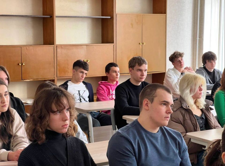 В рамках проекта ГосСтарт.Диалог при поддержке отдела молодежной политики Администрации городского округа Харцызск, на базе ГБОУ СШ № 24 состоялась встреча обучающихся с Председателем Молодежного Парламента Донецкой... В рамках проекта ГосСтарт.Диалог при поддержке отдела молодежной политики Администрации городского округа Харцызск, на базе ГБОУ СШ № 24 состоялась встреча обучающихся с Председателем Молодежного Парламента Донецкой...