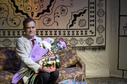 Магия гипноза: в Донецком РАМТе состоялся бенефис Александра Кузьмина