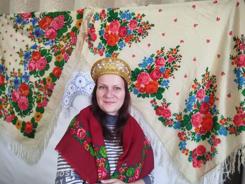«ЖЕНСКАЯ КРАСА». 15 марта 2026 года, в семейном клубе «Рассвет» МБУ «Дворец культуры имени Владимира Маяковского городского округа Торез» состоялся мастер - класс в рамках проекта «Сохраняя народные традиции» - «Женская... «ЖЕНСКАЯ КРАСА». 15 марта 2026 года, в семейном клубе «Рассвет» МБУ «Дворец культуры имени Владимира Маяковского городского округа Торез» состоялся мастер - класс в рамках проекта «Сохраняя народные традиции» - «Женская...