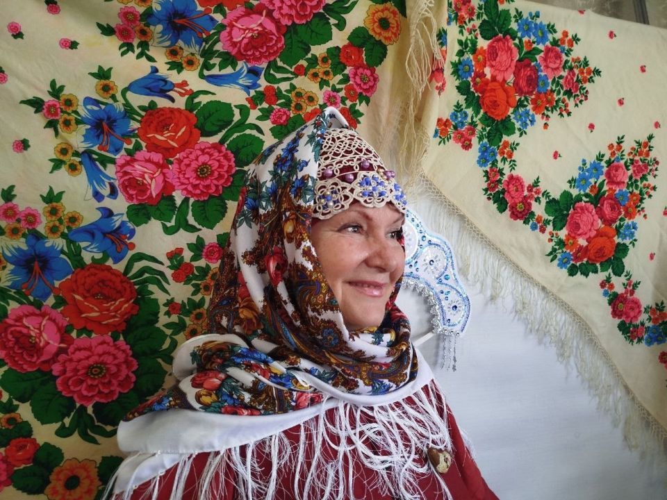 «ЖЕНСКАЯ КРАСА». 15 марта 2026 года, в семейном клубе «Рассвет» МБУ «Дворец культуры имени Владимира Маяковского городского округа Торез» состоялся мастер - класс в рамках проекта «Сохраняя народные традиции» - «Женская... «ЖЕНСКАЯ КРАСА». 15 марта 2026 года, в семейном клубе «Рассвет» МБУ «Дворец культуры имени Владимира Маяковского городского округа Торез» состоялся мастер - класс в рамках проекта «Сохраняя народные традиции» - «Женская...