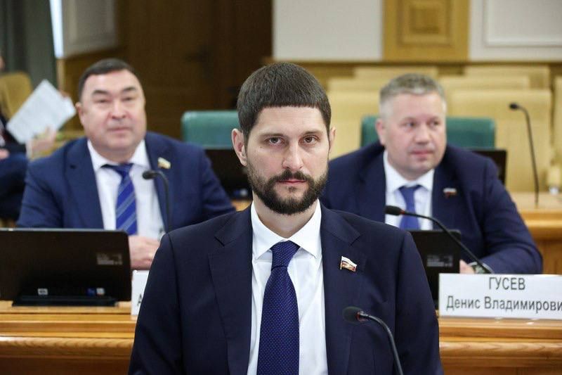 Александр Волошин: #работа_в_СФ. Сегодня в Совете Федерации прошло очередное заседание Комитета по федеративному устройству, региональной политике, местному самоуправлению и делам Севера под председательством Владимира... Александр Волошин: #работа_в_СФ. Сегодня в Совете Федерации прошло очередное заседание Комитета по федеративному устройству, региональной политике, местному самоуправлению и делам Севера под председательством Владимира...