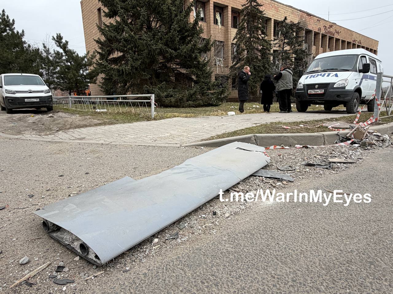 Последствия прилета двух ударных БПЛА самолетного типа по зданию Почты Донбасса в пгт Последствия прилета двух ударных БПЛА самолетного типа по зданию Почты Донбасса в пгт