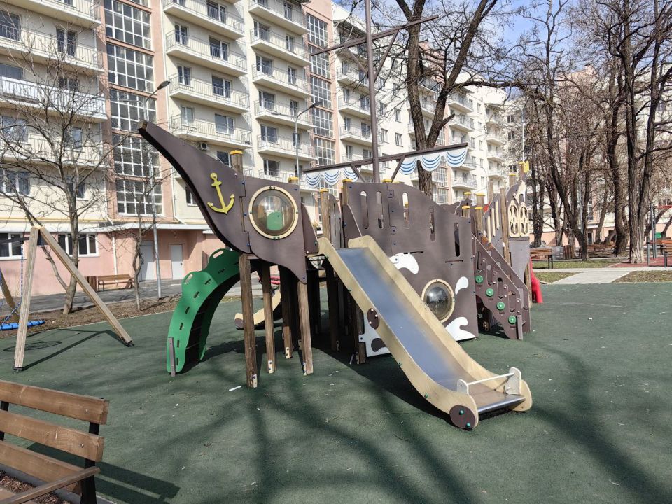 Вот такой двор уже ждёт возвращения жителей дома на пр. Металлургов Вот такой двор уже ждёт возвращения жителей дома на пр. Металлургов