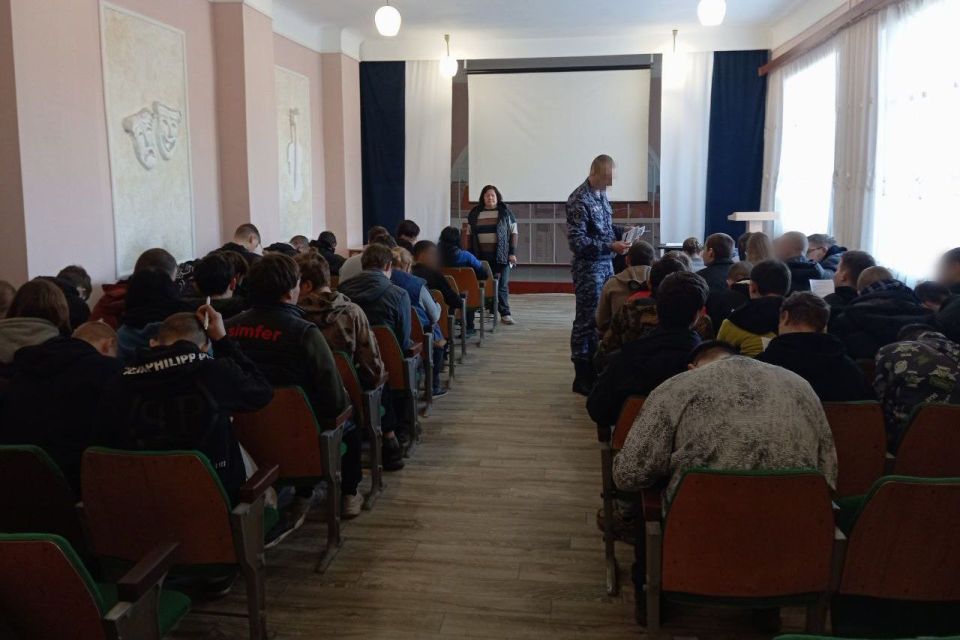 Уроки мужества от Росгвардии в школах ДНР Уроки мужества от Росгвардии в школах ДНР