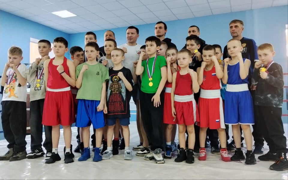 В Шахтерске прошел мастер-класс с легендами российского бокса В Шахтерске прошел мастер-класс с легендами российского бокса