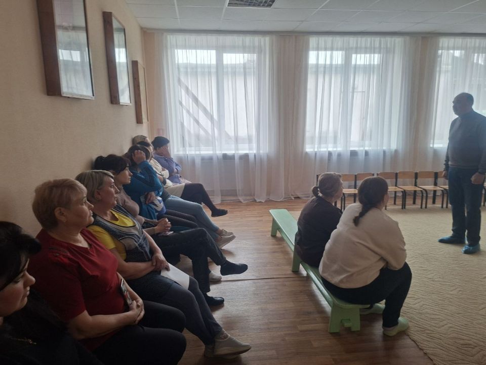 По инициативе Главы ДНР, 16 марта, депутат Макеевского городского совета Александр Подгорный провел встречу с жителями района на подведомственной территории Государственного казенного дошкольного образовательного учреждения... По инициативе Главы ДНР, 16 марта, депутат Макеевского городского совета Александр Подгорный провел встречу с жителями района на подведомственной территории Государственного казенного дошкольного образовательного учреждения...