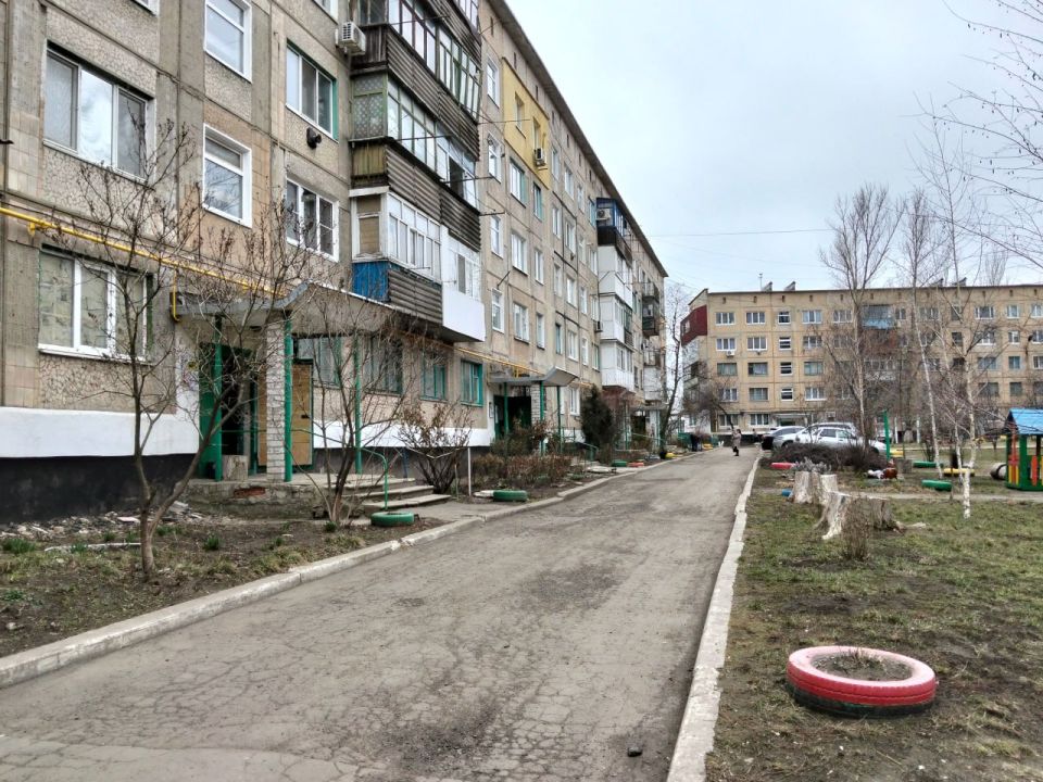 В Шахтерске продолжается уборка придомовых территорий В Шахтерске продолжается уборка придомовых территорий
