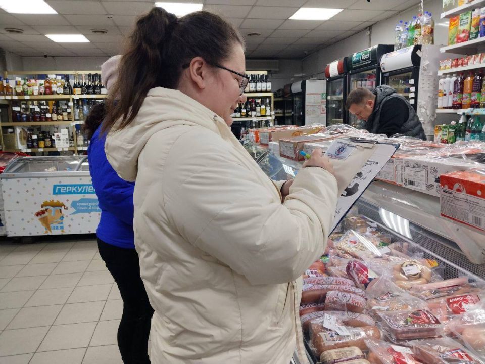 Сегодня, 17 марта, в г. Моспино прошел очередной рейд Народного контроля с целью улучшения качества обслуживания населения и выявления нарушений при формировании цен на продукцию Сегодня, 17 марта, в г. Моспино прошел очередной рейд Народного контроля с целью улучшения качества обслуживания населения и выявления нарушений при формировании цен на продукцию