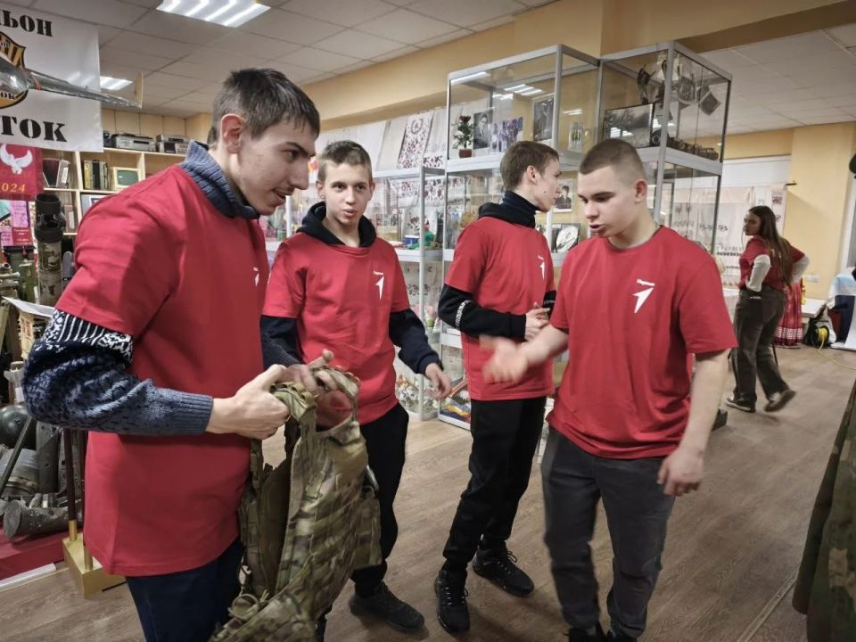 В Ясиноватском музее активисты «Движения первых» встретились с лидером регионального отделения В Ясиноватском музее активисты «Движения первых» встретились с лидером регионального отделения