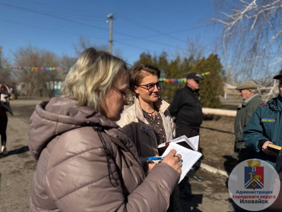 Денис Зубов: Сегодня, 17 марта, управляющий делами администрации городского округа Иловайск Светлана Пушкина провела встречу на подведомственной территории в селе Зеленое Денис Зубов: Сегодня, 17 марта, управляющий делами администрации городского округа Иловайск Светлана Пушкина провела встречу на подведомственной территории в селе Зеленое