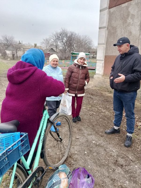 Начальник Коммунаровского территориального отдела Владимир Кистенюк провёл сход с гражданами села Песчаное Начальник Коммунаровского территориального отдела Владимир Кистенюк провёл сход с гражданами села Песчаное
