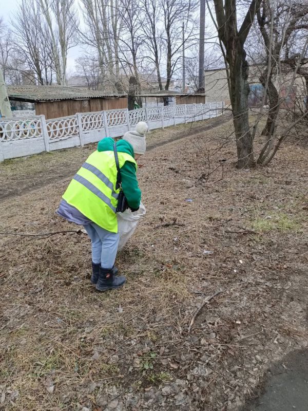 На 17.03.2026 г. работниками МУП "ЭКОС" выполнены следующие виды работ: Кронирование и обрезка деревьев согласно акта обследования по адресу бульвар Ленина 10. ... На 17.03.2026 г. работниками МУП "ЭКОС" выполнены следующие виды работ: Кронирование и обрезка деревьев согласно акта обследования по адресу бульвар Ленина 10. ...