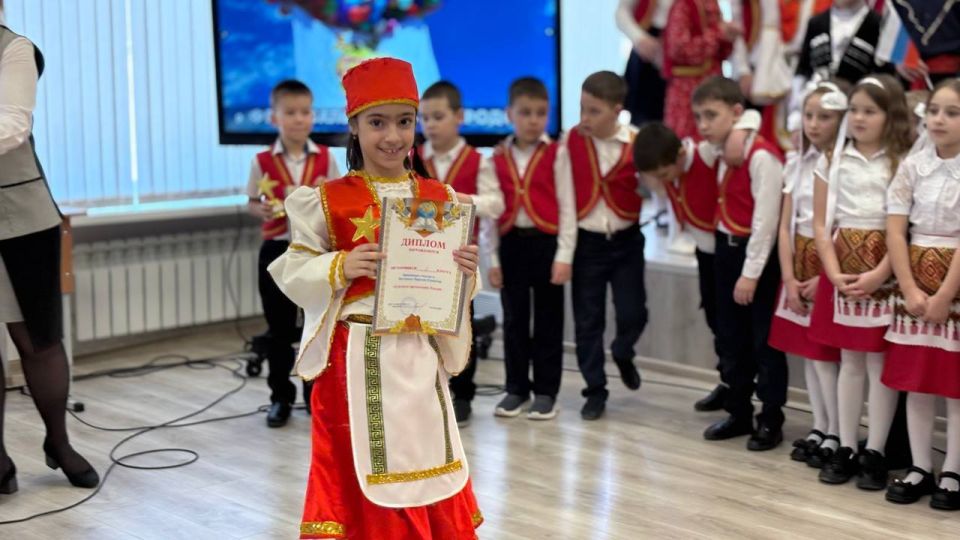 В ЕДИНСТВЕ НАША СИЛА!. Второй тур «Фестиваля Единства народов» объединил самых юных жителей Урзуфа Актовый зал Урзуфской школы вновь превратился в яркую площадку дружбы и культурного многообразия В ЕДИНСТВЕ НАША СИЛА!. Второй тур «Фестиваля Единства народов» объединил самых юных жителей Урзуфа Актовый зал Урзуфской школы вновь превратился в яркую площадку дружбы и культурного многообразия