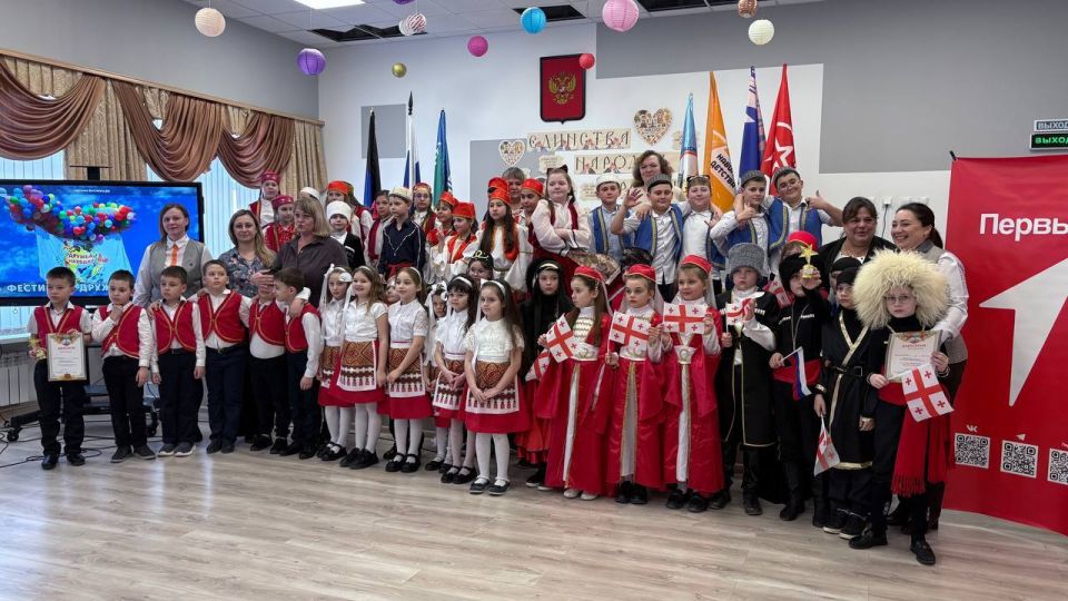 В ЕДИНСТВЕ НАША СИЛА!. Второй тур «Фестиваля Единства народов» объединил самых юных жителей Урзуфа Актовый зал Урзуфской школы вновь превратился в яркую площадку дружбы и культурного многообразия В ЕДИНСТВЕ НАША СИЛА!. Второй тур «Фестиваля Единства народов» объединил самых юных жителей Урзуфа Актовый зал Урзуфской школы вновь превратился в яркую площадку дружбы и культурного многообразия