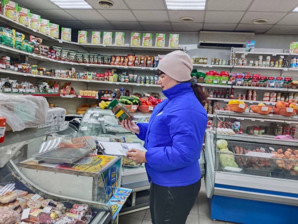 Сегодня, 17 марта, в г. Моспино прошел очередной рейд Народного контроля с целью улучшения качества обслуживания населения и выявления нарушений при формировании цен на продукцию Сегодня, 17 марта, в г. Моспино прошел очередной рейд Народного контроля с целью улучшения качества обслуживания населения и выявления нарушений при формировании цен на продукцию
