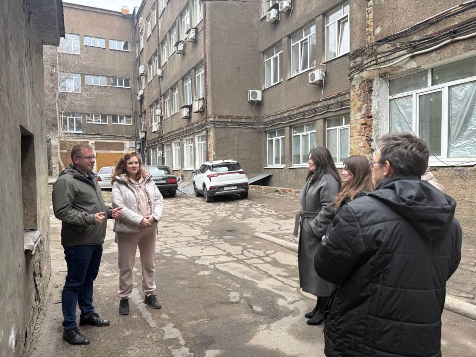 Сегодня, 17 марта, управляющий делами Управы Ворошиловского внутригородского района Администрации городского округа Донецк Тарасов Никита совместно с депутатом городского совета Хощенко Викторией встретились с населением Сегодня, 17 марта, управляющий делами Управы Ворошиловского внутригородского района Администрации городского округа Донецк Тарасов Никита совместно с депутатом городского совета Хощенко Викторией встретились с населением