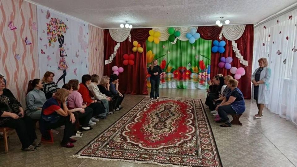 Сегодня, 17 марта, в Советском внутригородском районе депутат Макеевского городского совета первого созыва Алена Трякина провела встречу с трудовым коллективом Детского сада № 20 Сегодня, 17 марта, в Советском внутригородском районе депутат Макеевского городского совета первого созыва Алена Трякина провела встречу с трудовым коллективом Детского сада № 20