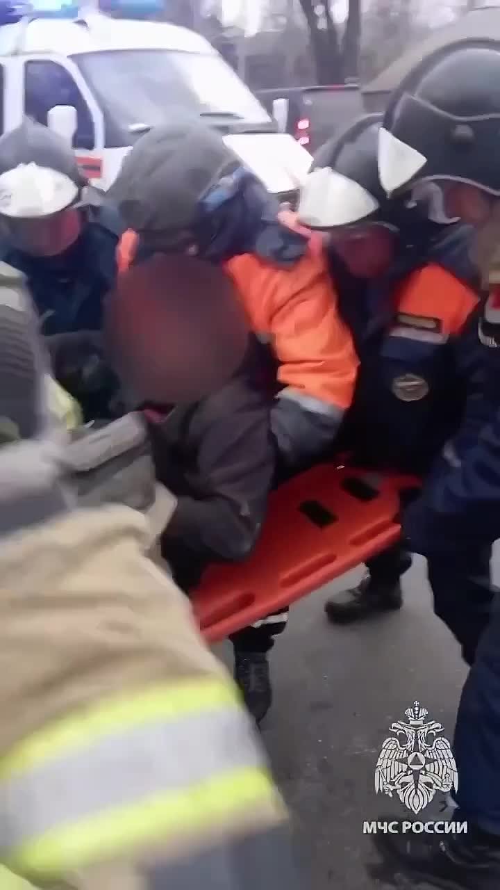 Пятилетнего ребёнка спасли сотрудники МЧС после ДТП в Куйбышевском районе Донецка