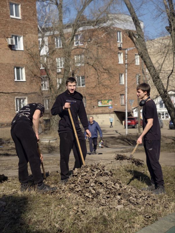 В Центрально-Городском внутригородском районе Макеевки продолжаются мероприятия по благоустройству района " Чистый четверг" в рамках партийного проекта «Городская среда» В Центрально-Городском внутригородском районе Макеевки продолжаются мероприятия по благоустройству района " Чистый четверг" в рамках партийного проекта «Городская среда»