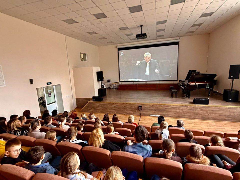 16 марта, в ДШИ «Симфония Приморья», в рамках партийного проекта "Культура малой Родины" прошла прямая трансляция из зала им. Чайковского «Моцарт, письма к тебе...» 16 марта, в ДШИ «Симфония Приморья», в рамках партийного проекта "Культура малой Родины" прошла прямая трансляция из зала им. Чайковского «Моцарт, письма к тебе...»
