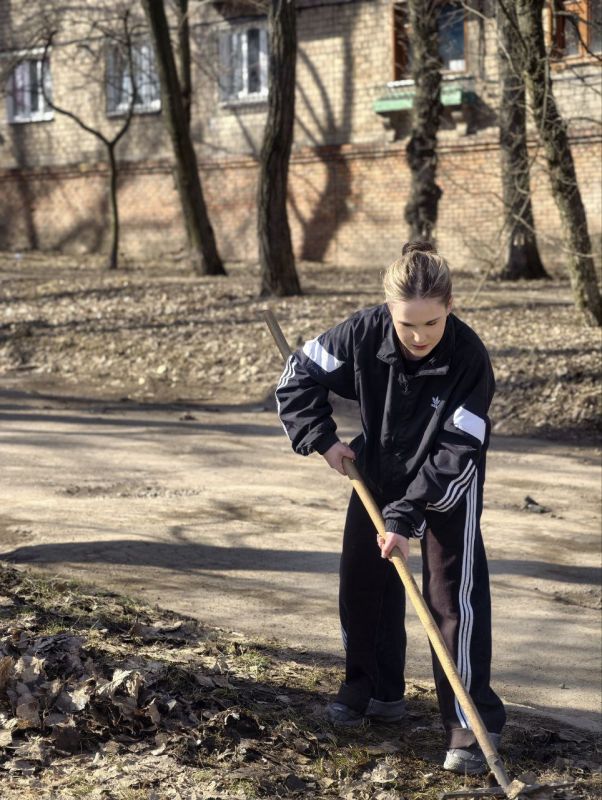 В Центрально-Городском внутригородском районе Макеевки продолжаются мероприятия по благоустройству района " Чистый четверг" в рамках партийного проекта «Городская среда» В Центрально-Городском внутригородском районе Макеевки продолжаются мероприятия по благоустройству района " Чистый четверг" в рамках партийного проекта «Городская среда»