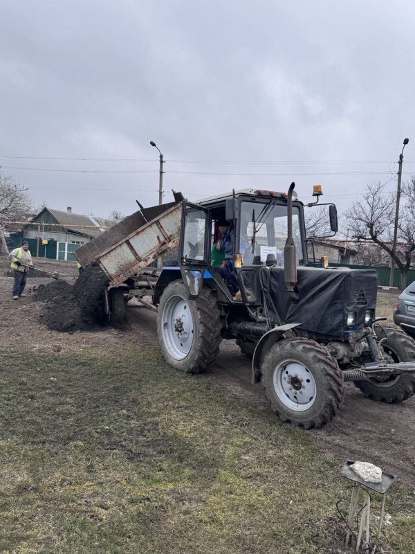 На 17.03.2026 г. работниками МУП "ЭКОС" выполнены следующие виды работ: Кронирование и обрезка деревьев согласно акта обследования по адресу бульвар Ленина 10. ... На 17.03.2026 г. работниками МУП "ЭКОС" выполнены следующие виды работ: Кронирование и обрезка деревьев согласно акта обследования по адресу бульвар Ленина 10. ...