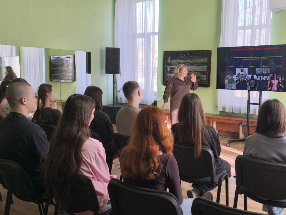 «СОВРЕМЕННЫЕ МОЛОДЁЖНЫЕ ТЕЧЕНИЯ И УВЛЕЧЕНИЯ» «СОВРЕМЕННЫЕ МОЛОДЁЖНЫЕ ТЕЧЕНИЯ И УВЛЕЧЕНИЯ»
