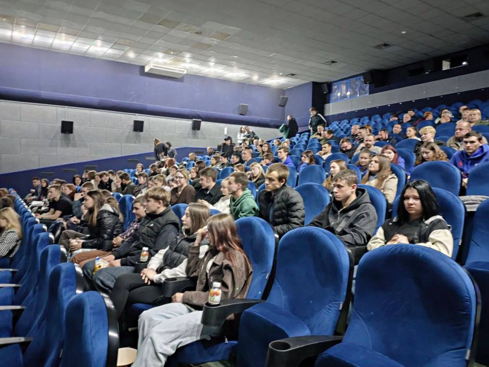 «Кино, трогающее до слез»: В Донецке прошел спецпоказ художественного фильма «Малыш» о 18-летнем добровольце из ДНР «Кино, трогающее до слез»: В Донецке прошел спецпоказ художественного фильма «Малыш» о 18-летнем добровольце из ДНР