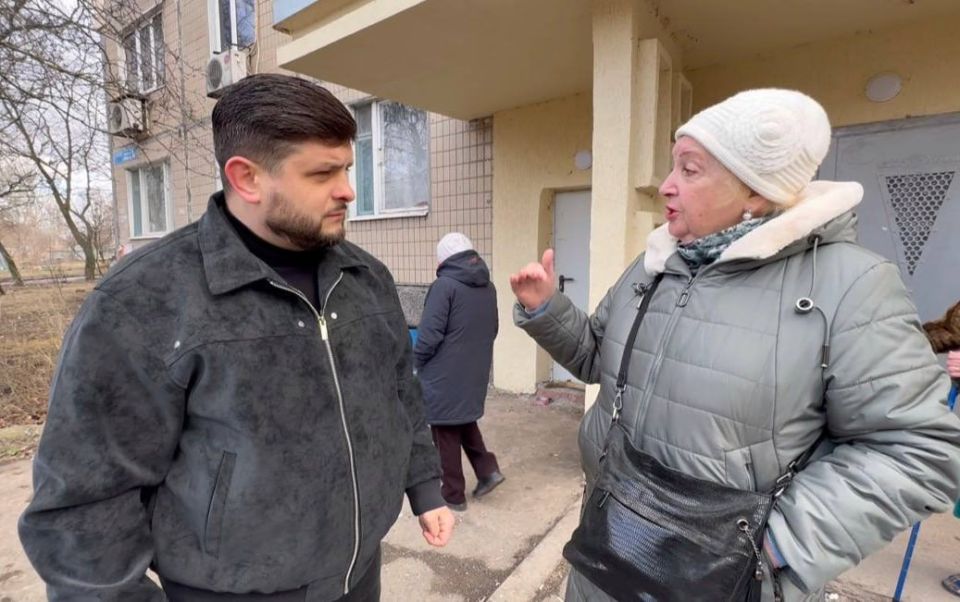 Обсуждение вопросов ЖКХ: сход граждан в Пролетарском районе Донецка Обсуждение вопросов ЖКХ: сход граждан в Пролетарском районе Донецка
