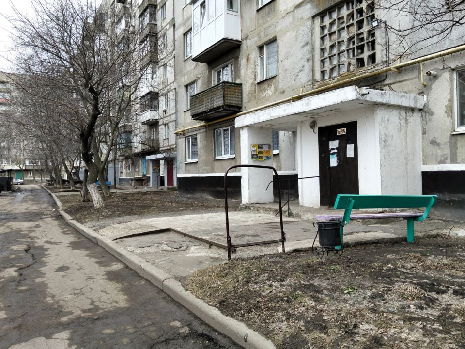 В Шахтерске продолжается уборка придомовых территорий В Шахтерске продолжается уборка придомовых территорий