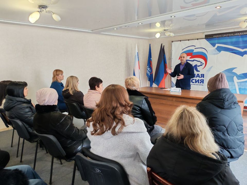 Встреча с населением. В рамках протокольного поручения Главы ДНР Дениса Пушилина заместитель Председателя Торезского городского совета Андрей Пашков провел встречу с населением по адресу: ул. Пионерская, д. 1 В ходе встречи... Встреча с населением. В рамках протокольного поручения Главы ДНР Дениса Пушилина заместитель Председателя Торезского городского совета Андрей Пашков провел встречу с населением по адресу: ул. Пионерская, д. 1 В ходе встречи...