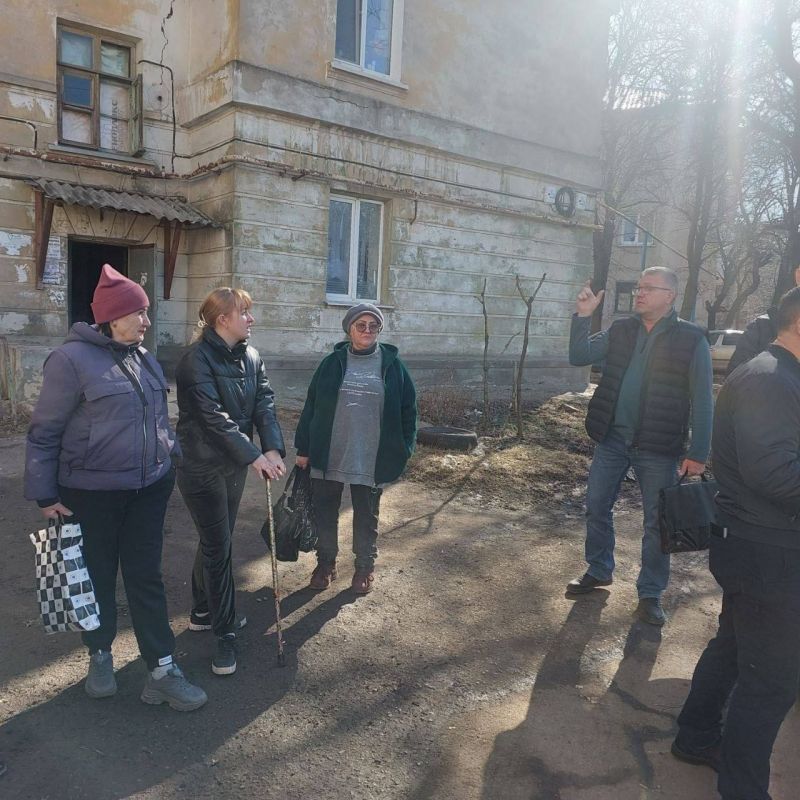 17 марта 2026 года депутаты Ясиноватского муниципального совета от фракции «Единая Россия» Наталья Филиппова, Елена Алипа и Владимир Сергиенко провели встречи с населением, обсудив вопросы ЖКХ, транспорта, социальных выплат... 17 марта 2026 года депутаты Ясиноватского муниципального совета от фракции «Единая Россия» Наталья Филиппова, Елена Алипа и Владимир Сергиенко провели встречи с населением, обсудив вопросы ЖКХ, транспорта, социальных выплат...